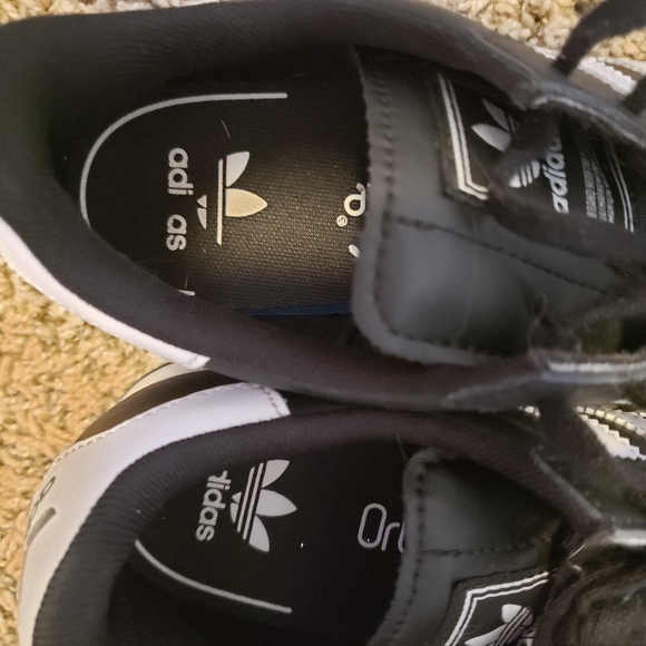 Addias - Picture 5 of 5